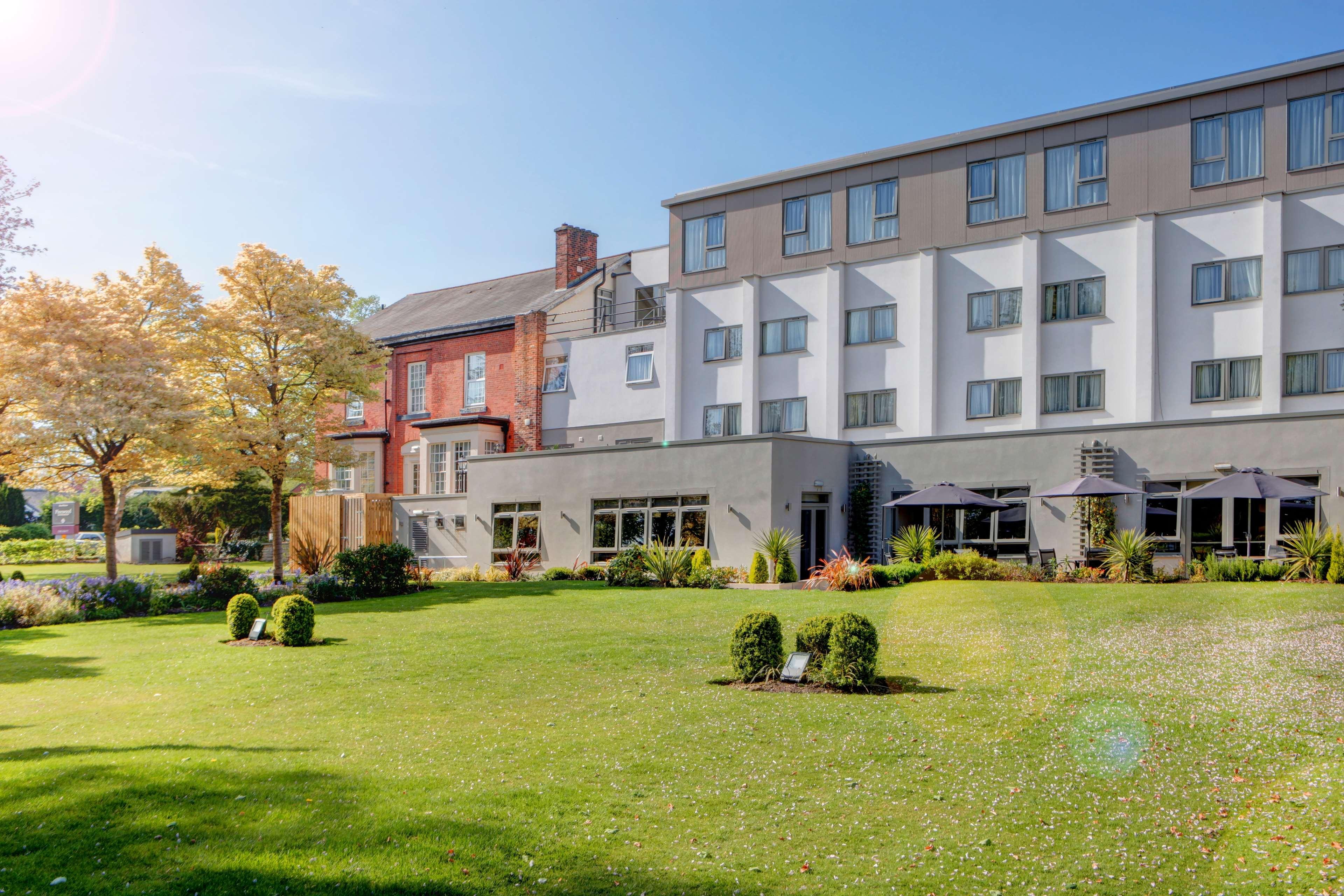 Best Western Plus Pinewood Manchester Airport-Wilmslow Hotel Экстерьер фото